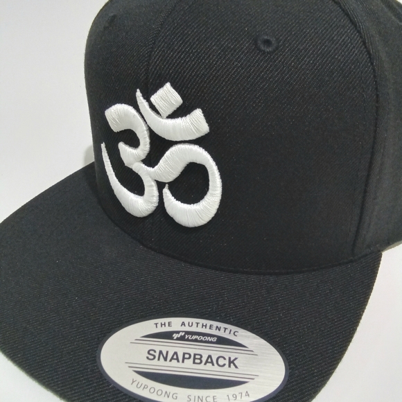 Om Aum Ohm Yoga Namaste Symbol 3D Embroidered Snapback Hat Black & White - Picture 3 of 7